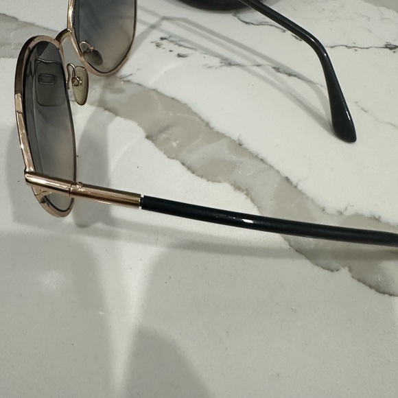 AUTHENTIC: TOM FORD sunglasses - Picture 4 of 8